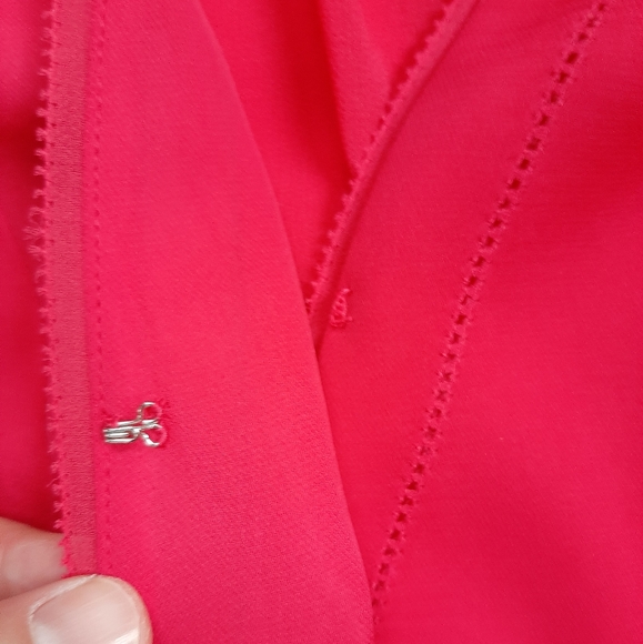 NWT White House Black Market Red sleeveless blouse - Picture 7 of 8